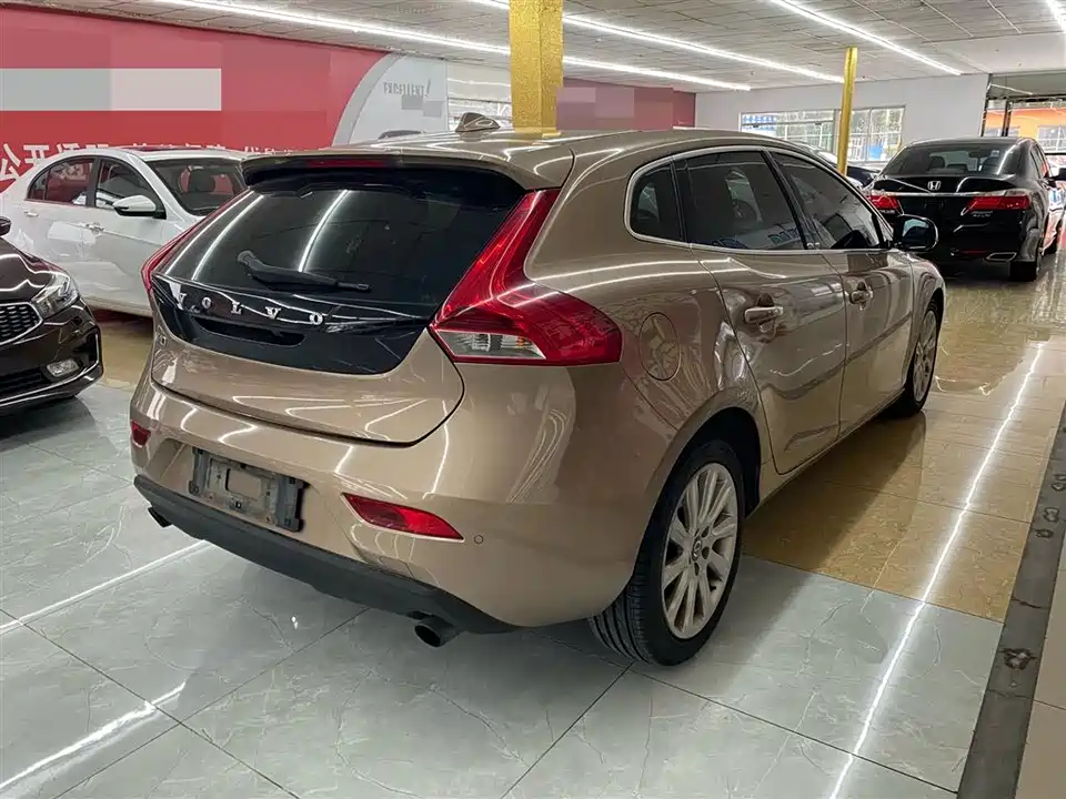 Volvo V40