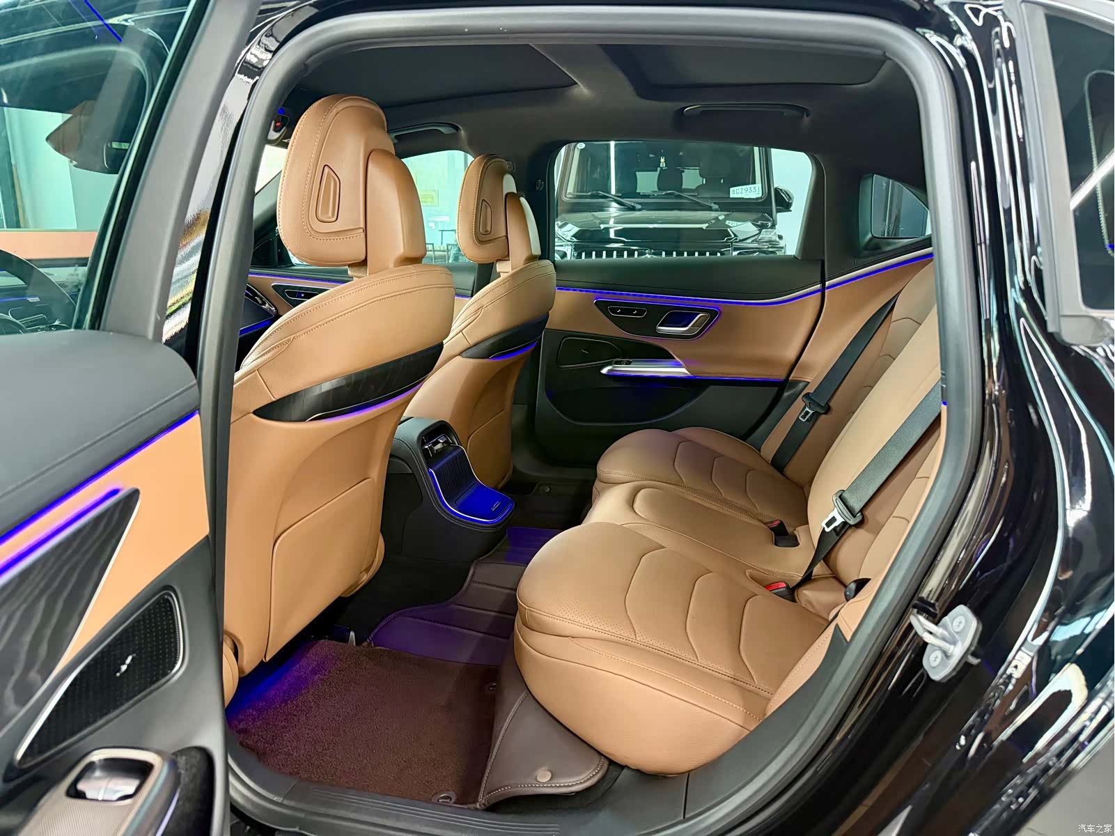 Mercedes-Benz E-Class, 2024 8