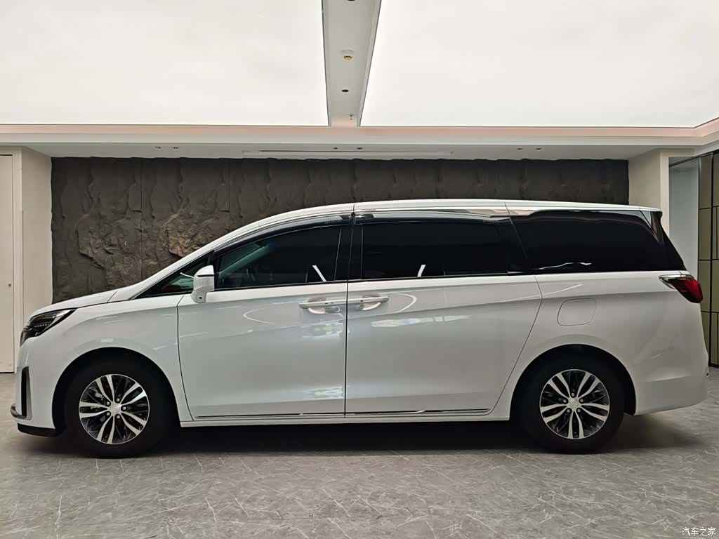 Buick GL8, 2024 3