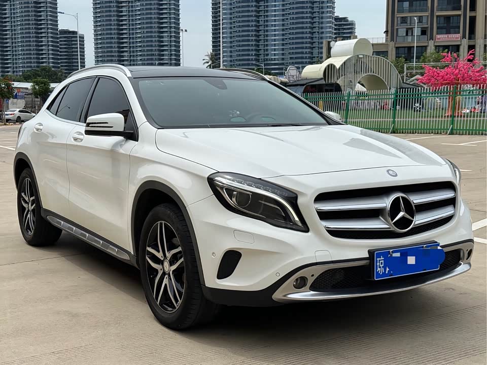 Mercedes-Benz GLA Mercedes-Benz GLA