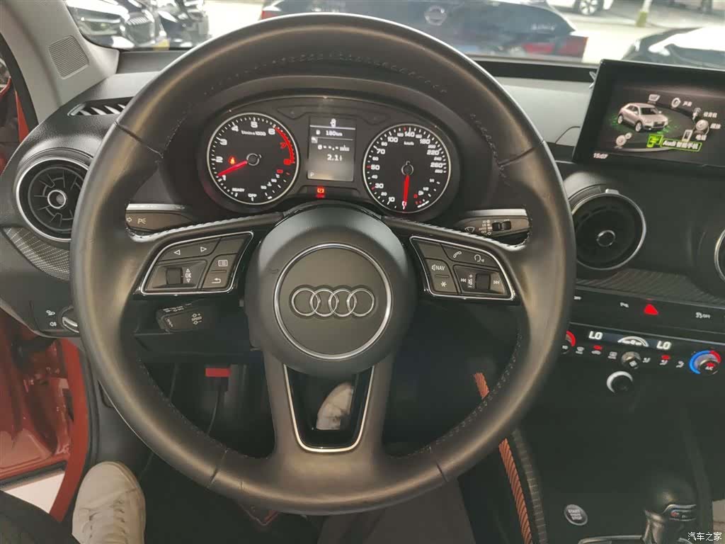 Audi Q2L, 2020 11