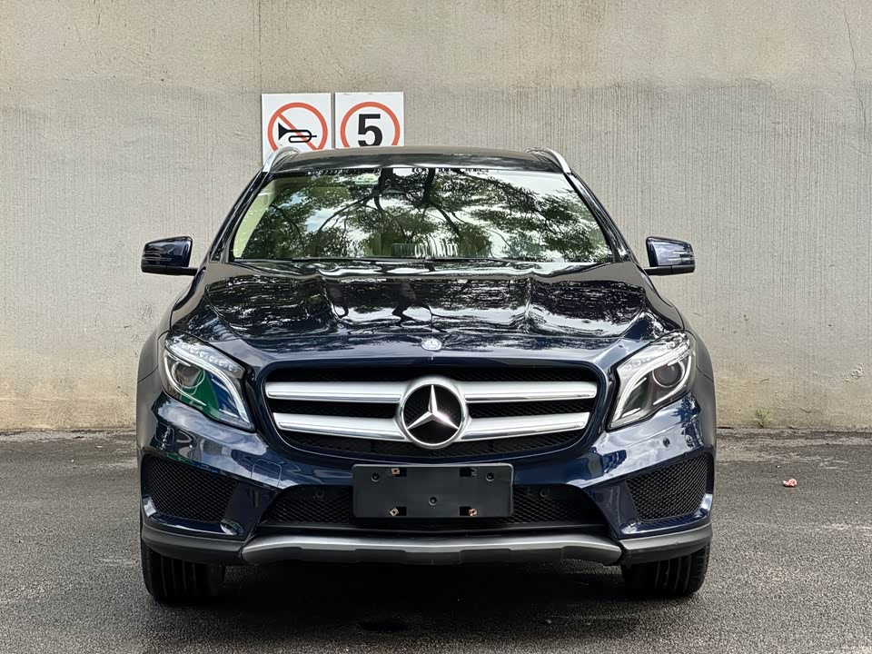 Mercedes-Benz GLA Mercedes-Benz GLA