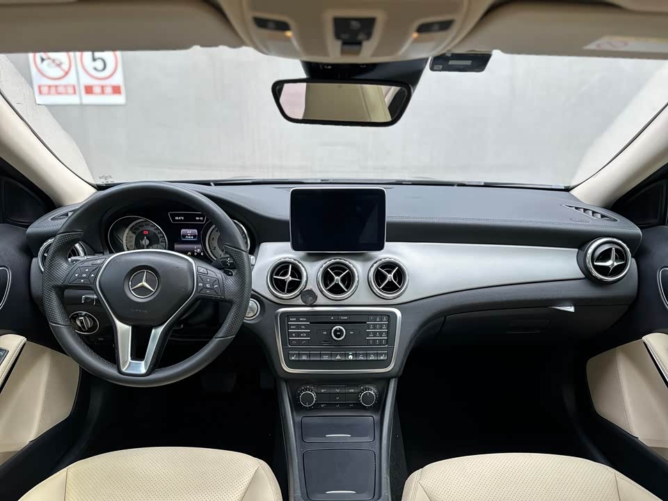 Mercedes-Benz GLA Mercedes-Benz GLA