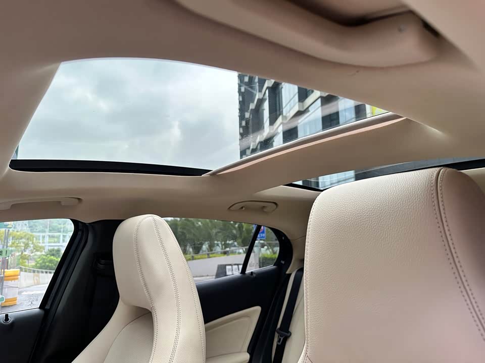Mercedes-Benz GLA Mercedes-Benz GLA