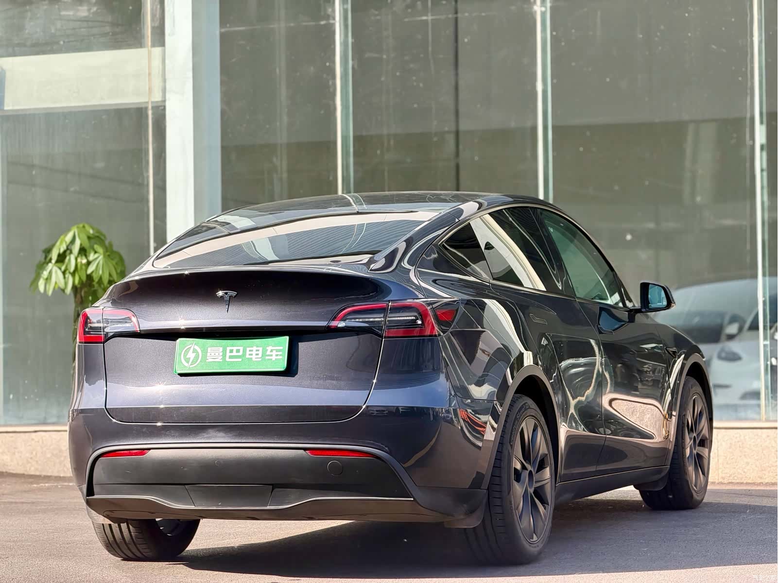 Tesla Model Y, 2024 6