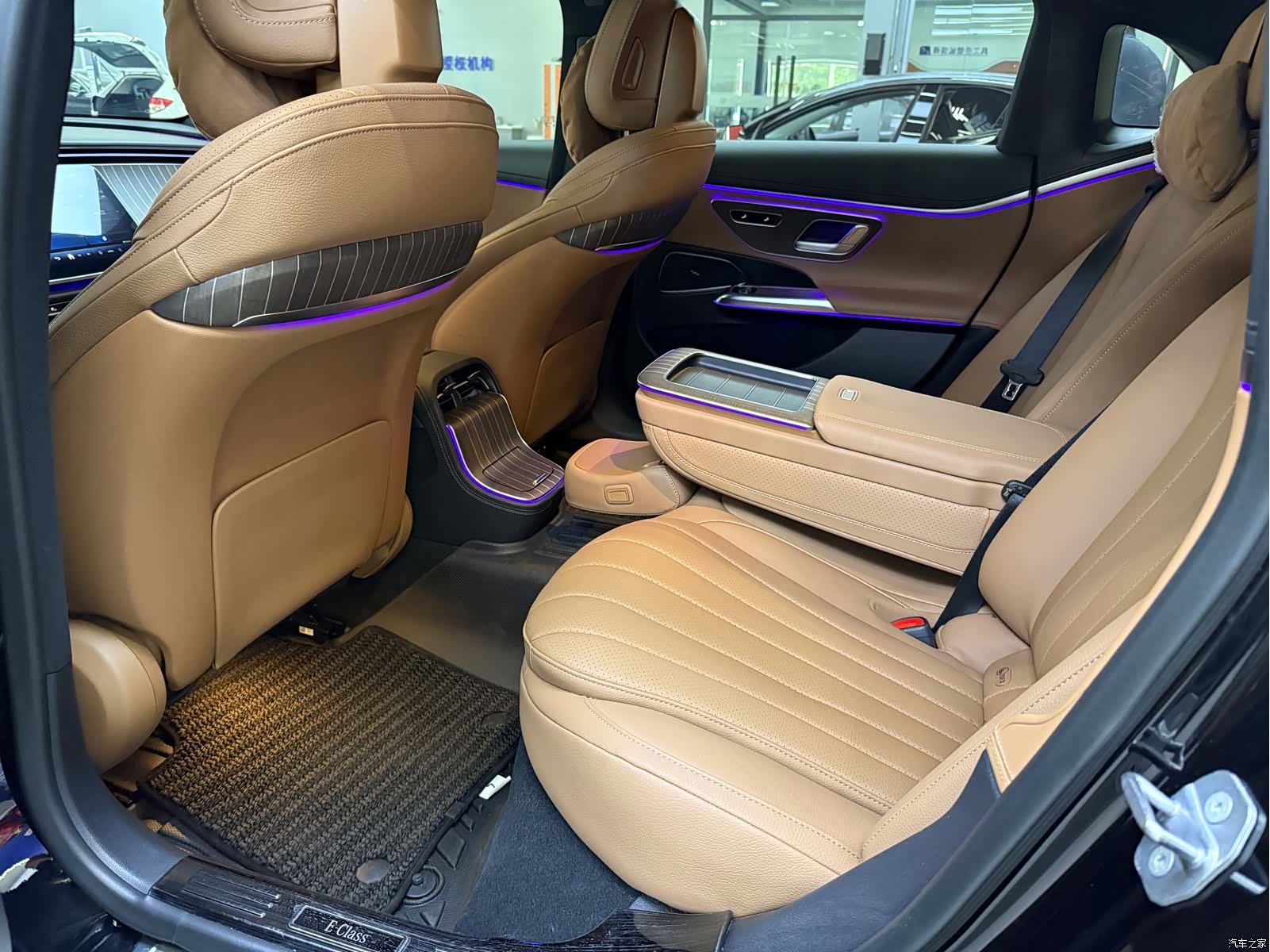 Mercedes-Benz E-Class, 2024 9