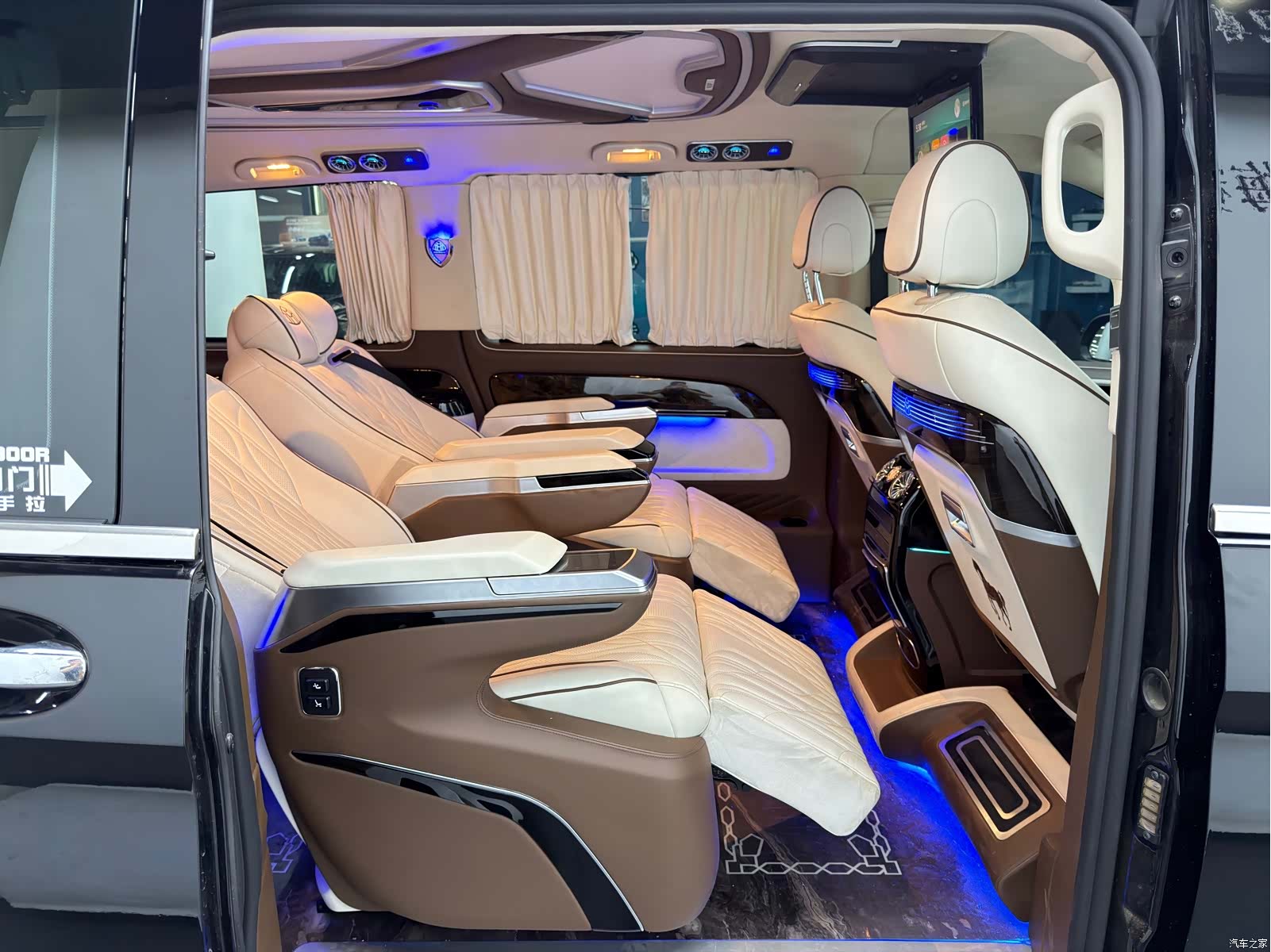 Mercedes-Benz 7, 2023 13