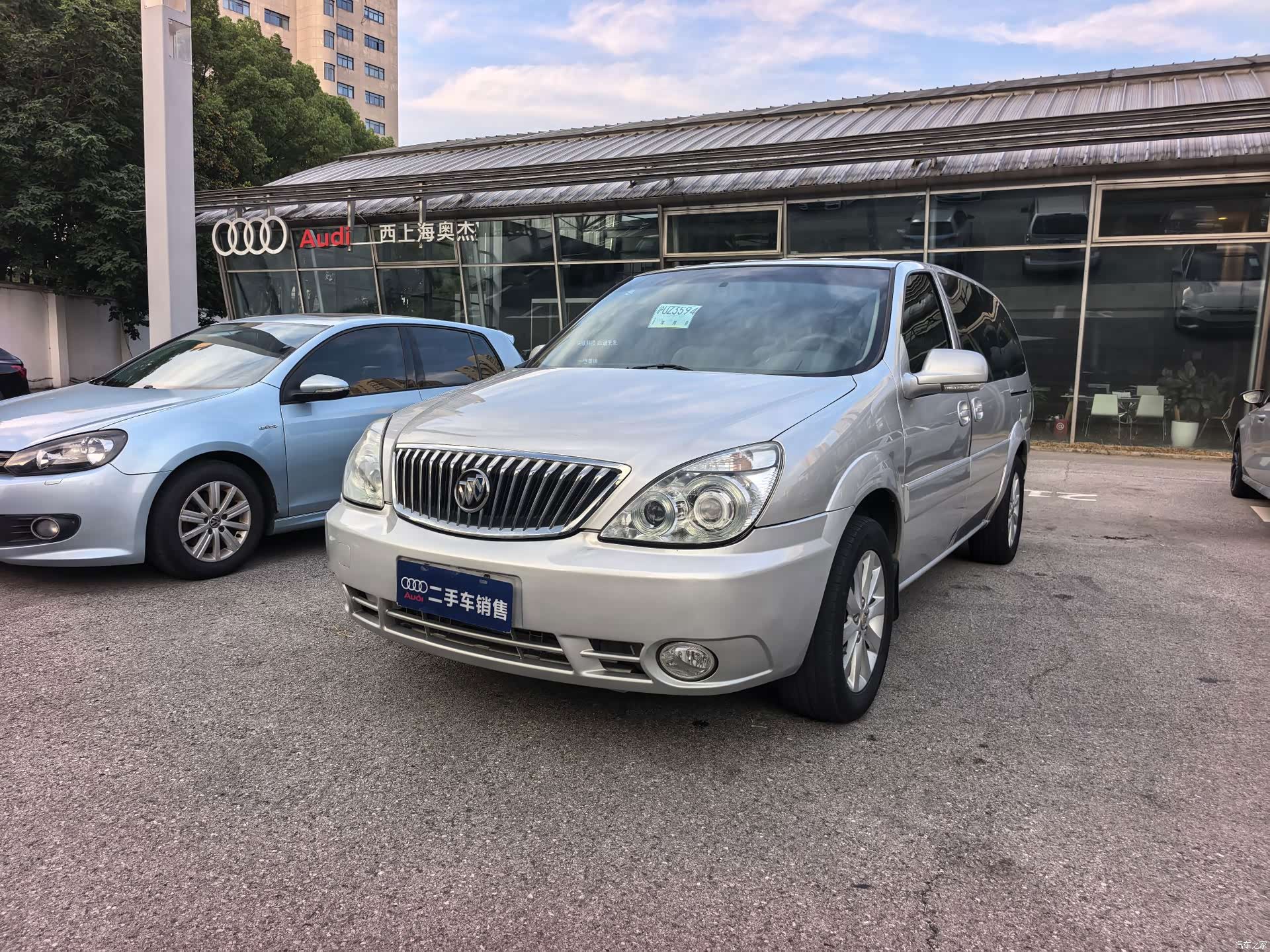 Buick GL8, 2013 1