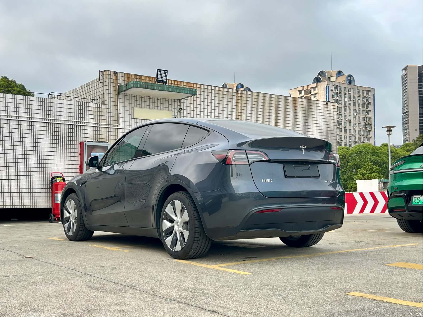 Tesla Model Y, 2023 4