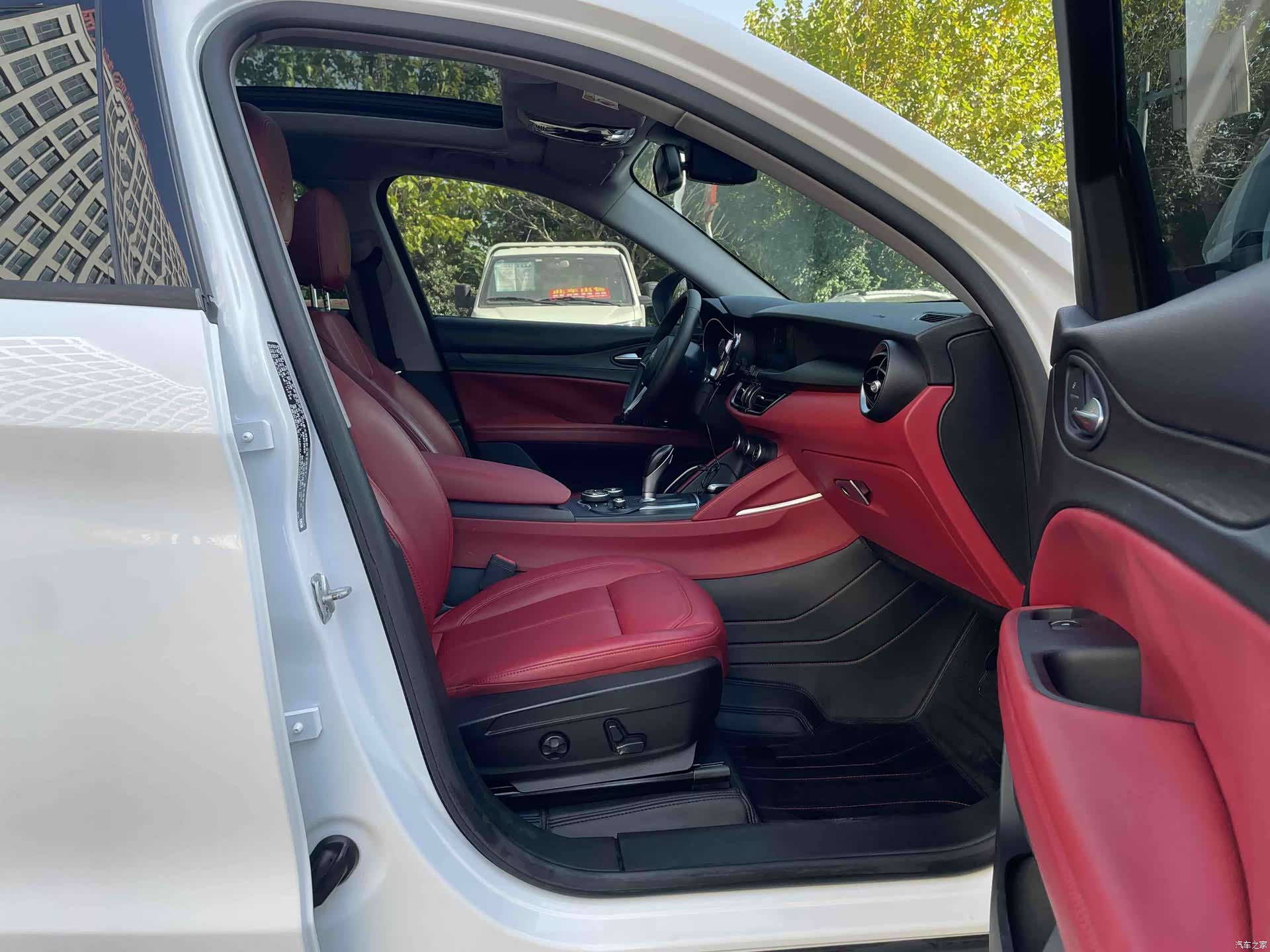 Alfa Romeo Stelvio, 2019 13