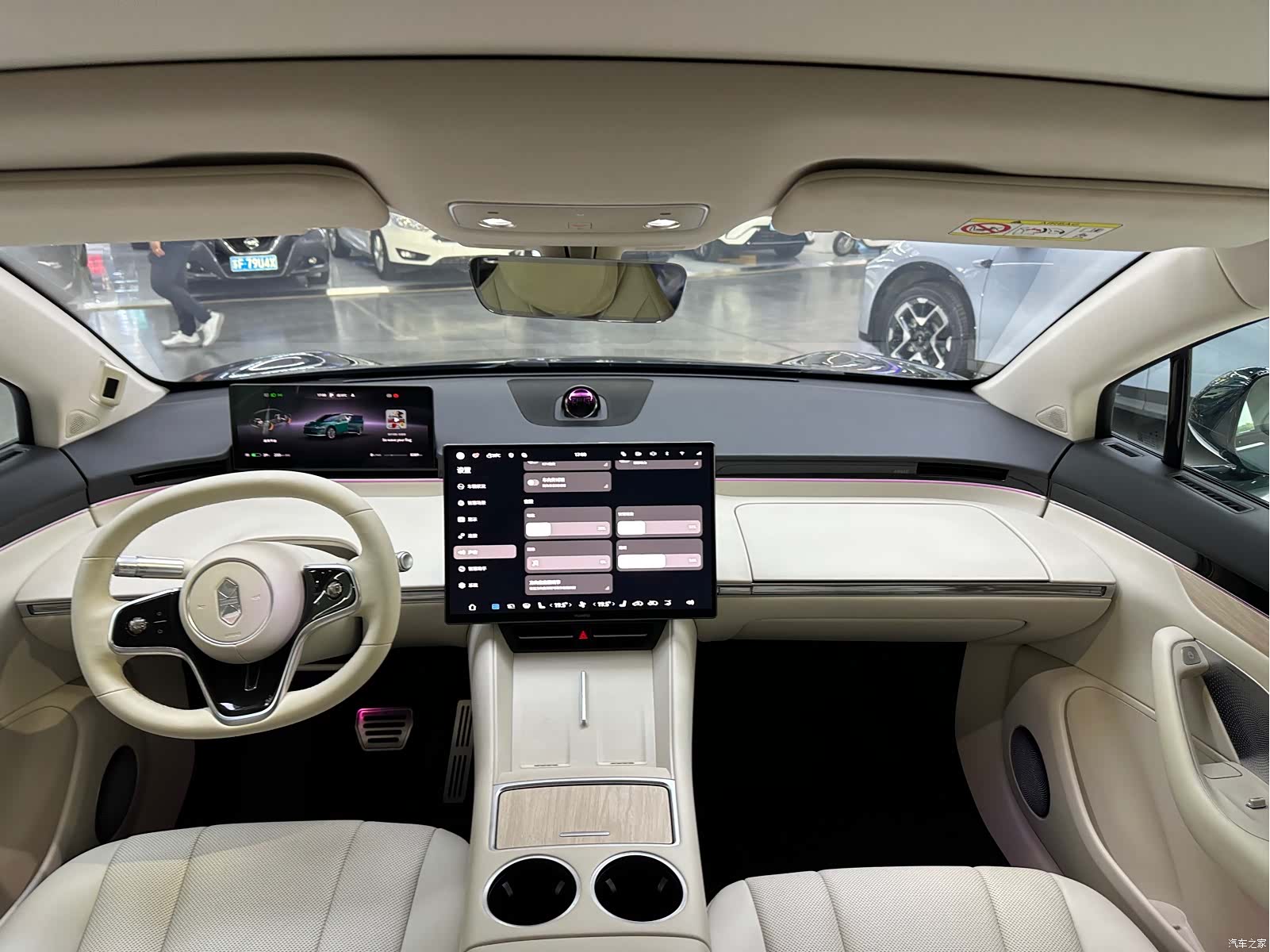 Luxeed R7, 2025 13