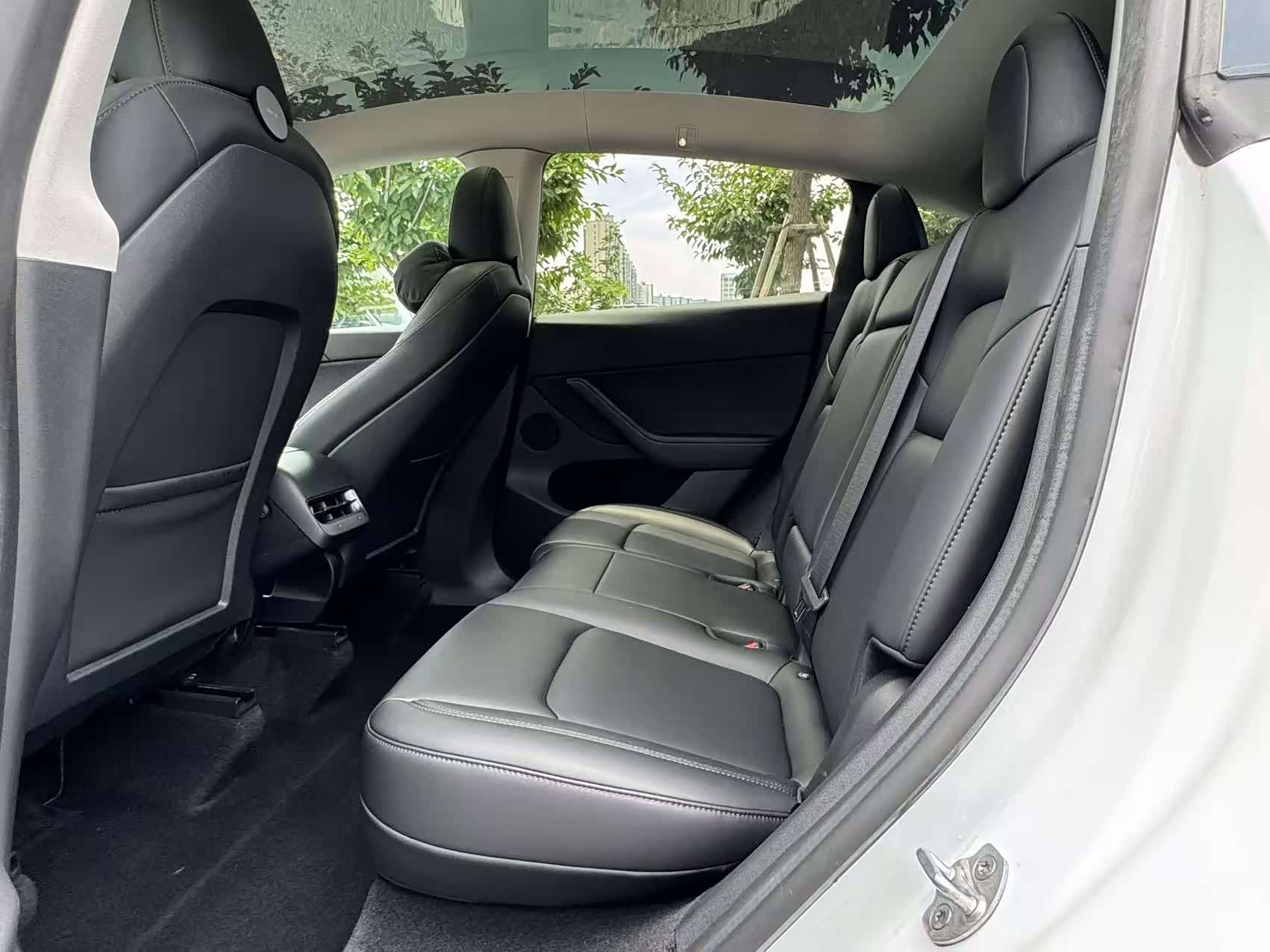 Tesla Model Y, 2023 16