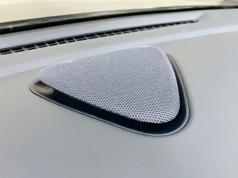 VOYAH Lantu chasing light