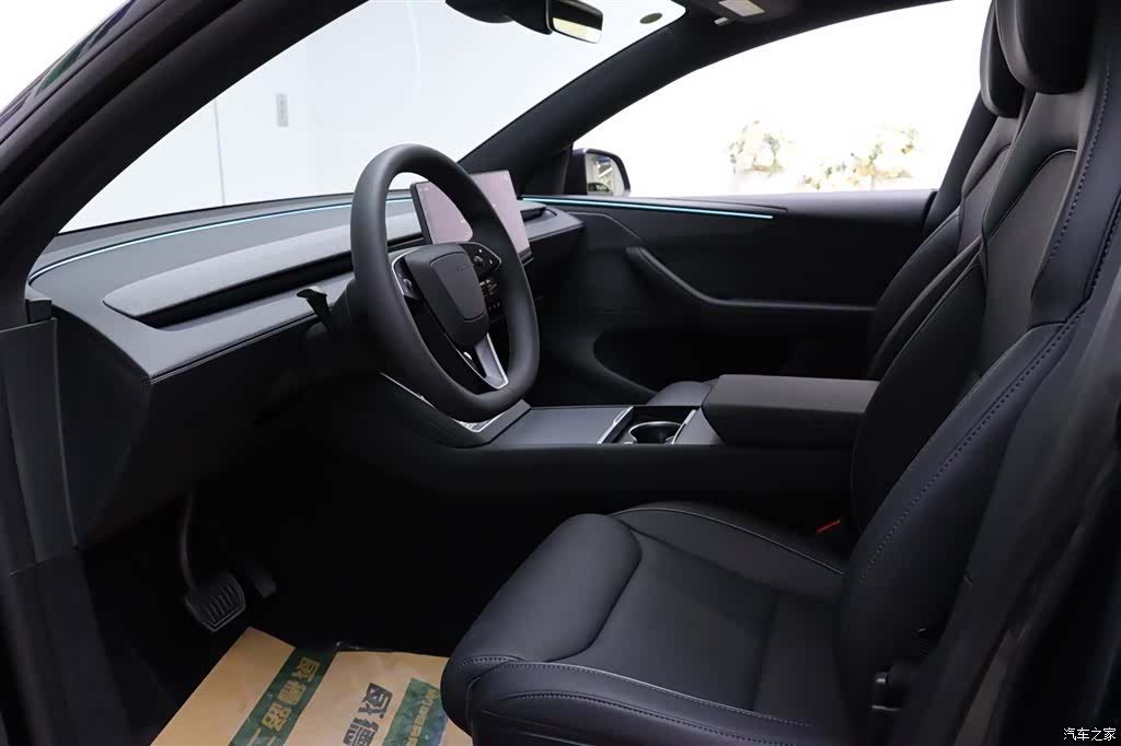 Tesla Model Y, 2026 12