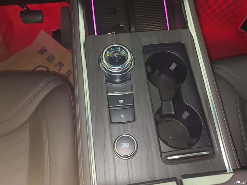 Ford Explorer, 2025 14