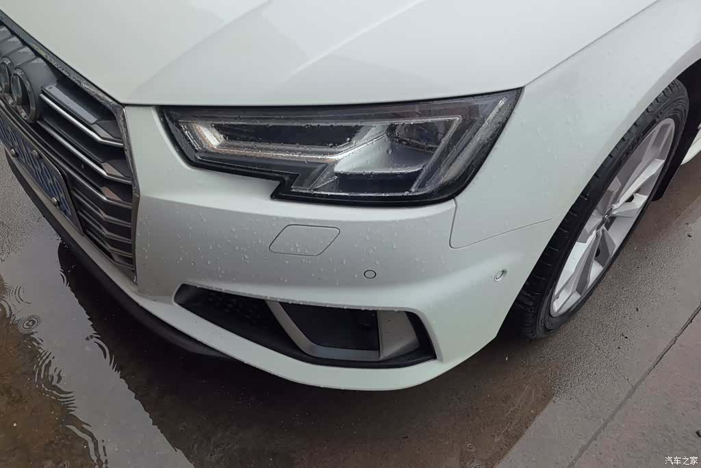 Audi A4L, 2019 все фото