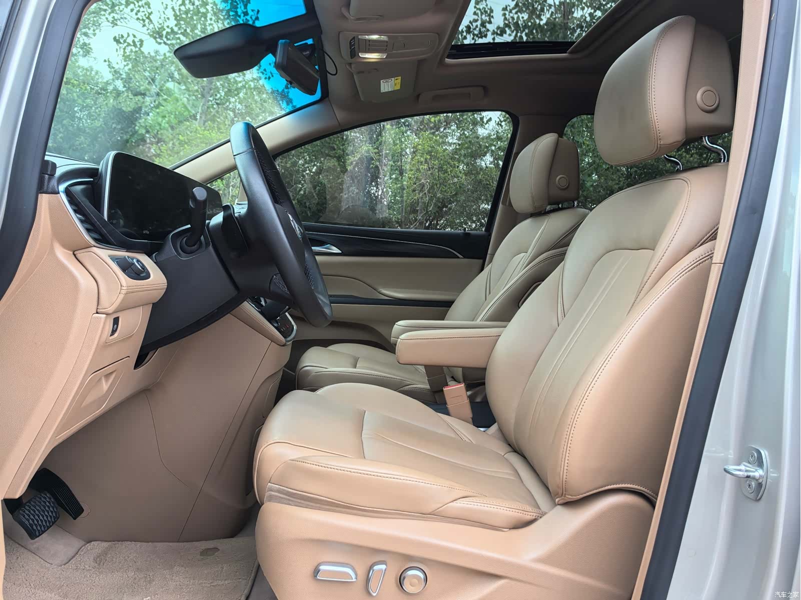 Buick GL8, 2020 3