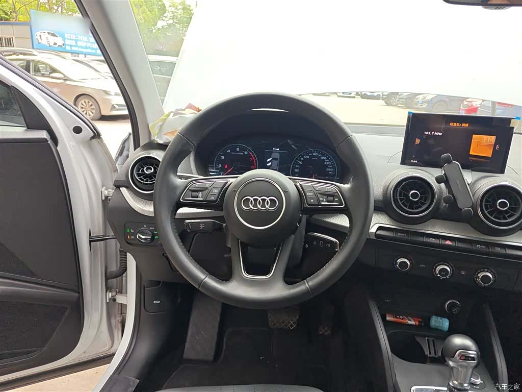 Audi Q2L, 2021 11
