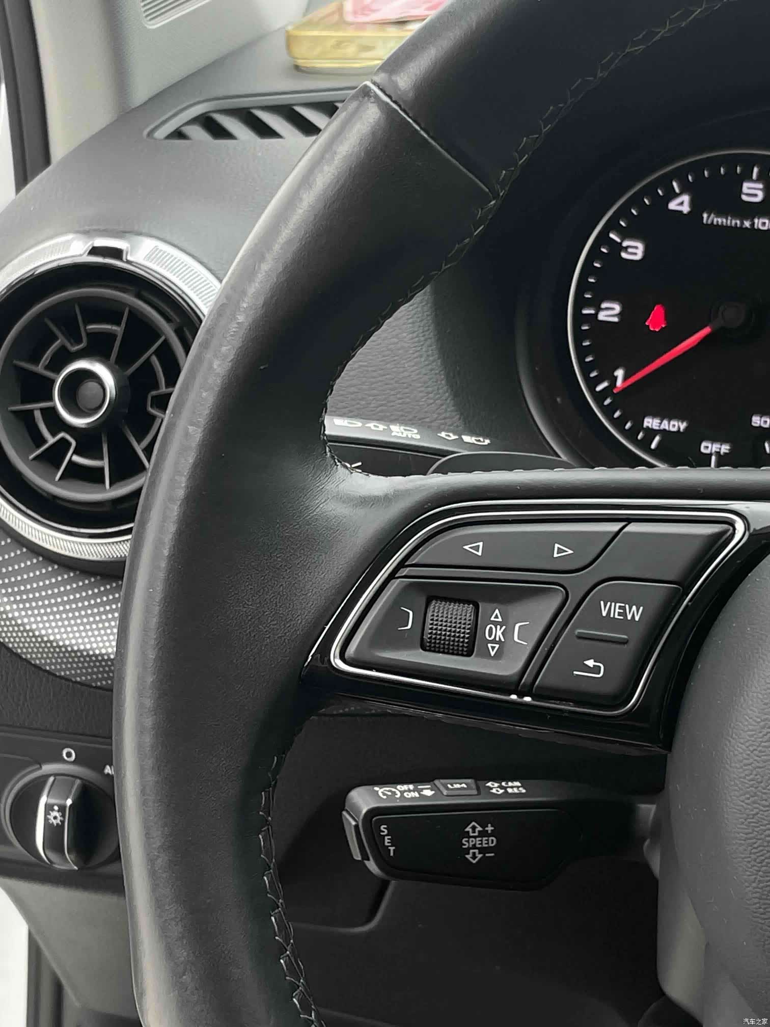 Audi Q2L, 2023 все фото