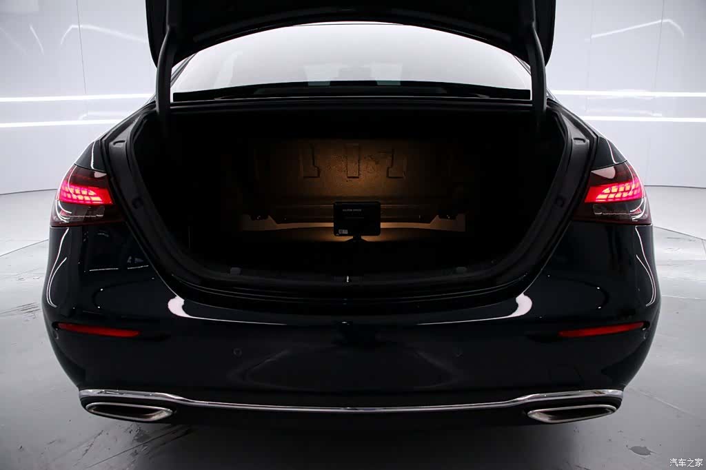 Mercedes-Benz E-Class, 2023 15
