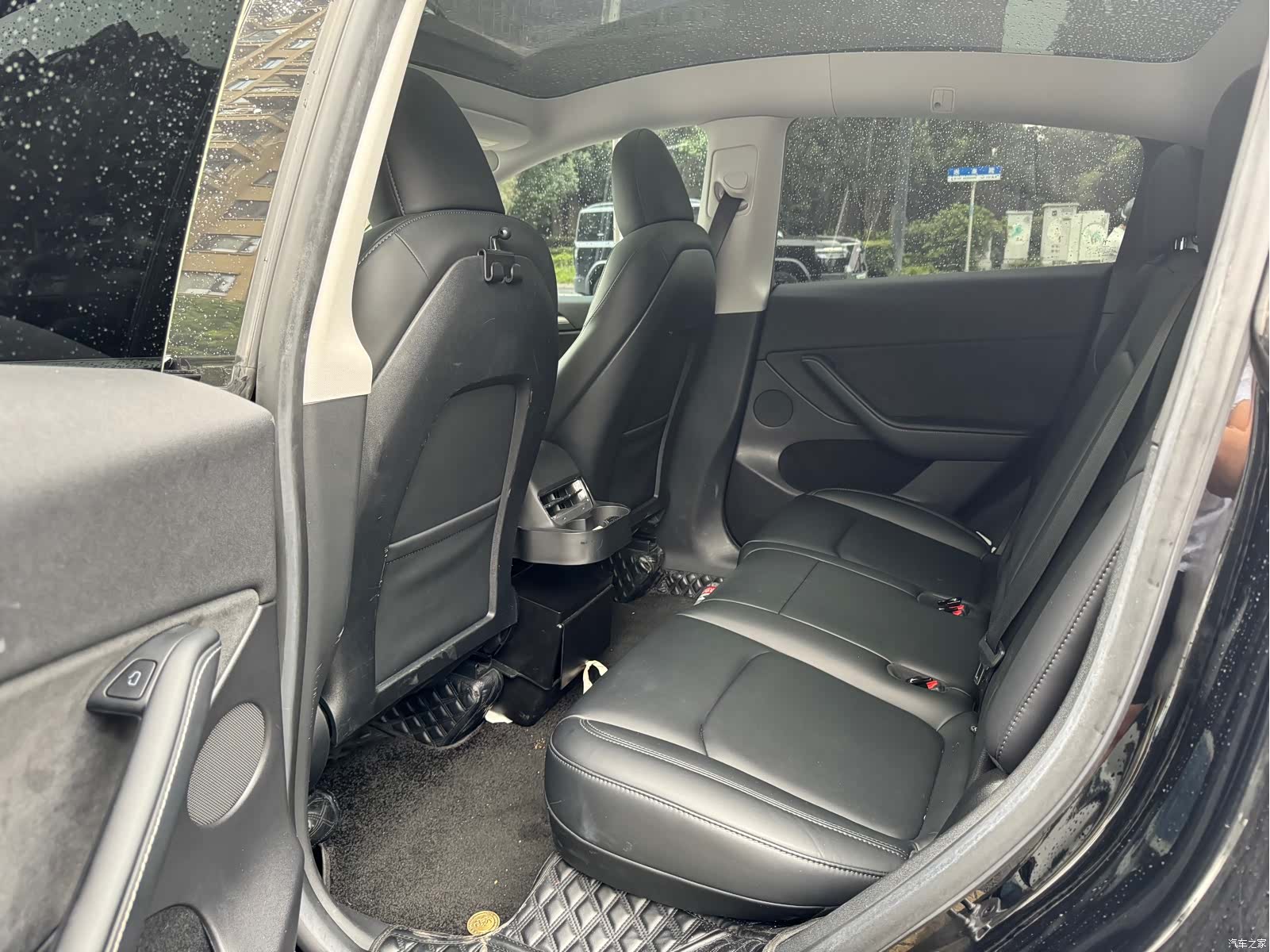 Tesla Model Y, 2023 8