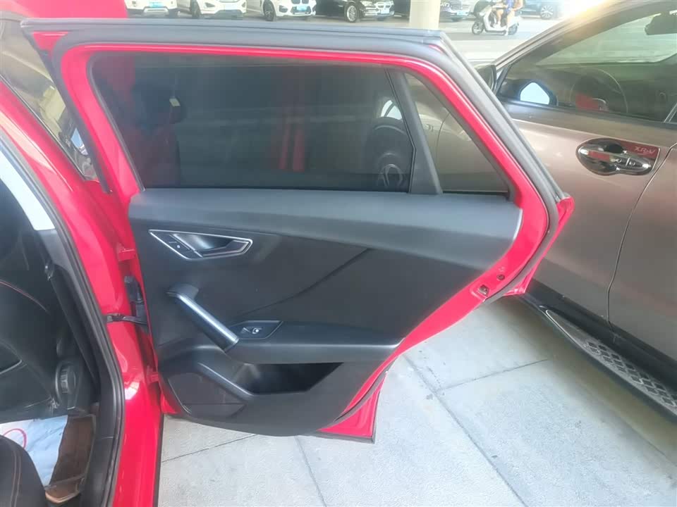 Audi Q2L