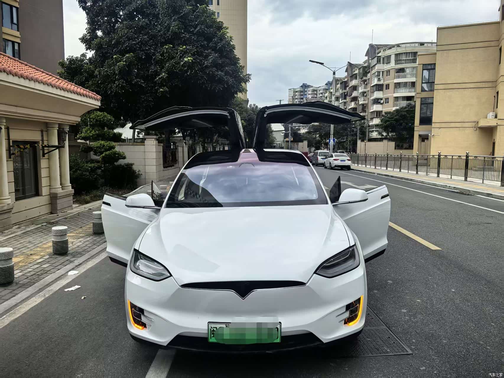 Tesla Model X, 2020 4