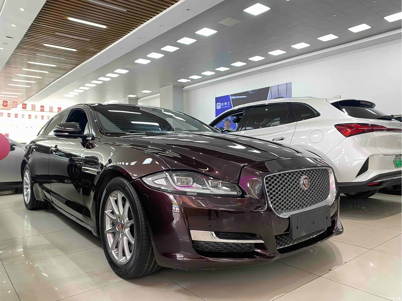 Jaguar XJ, 2017 3