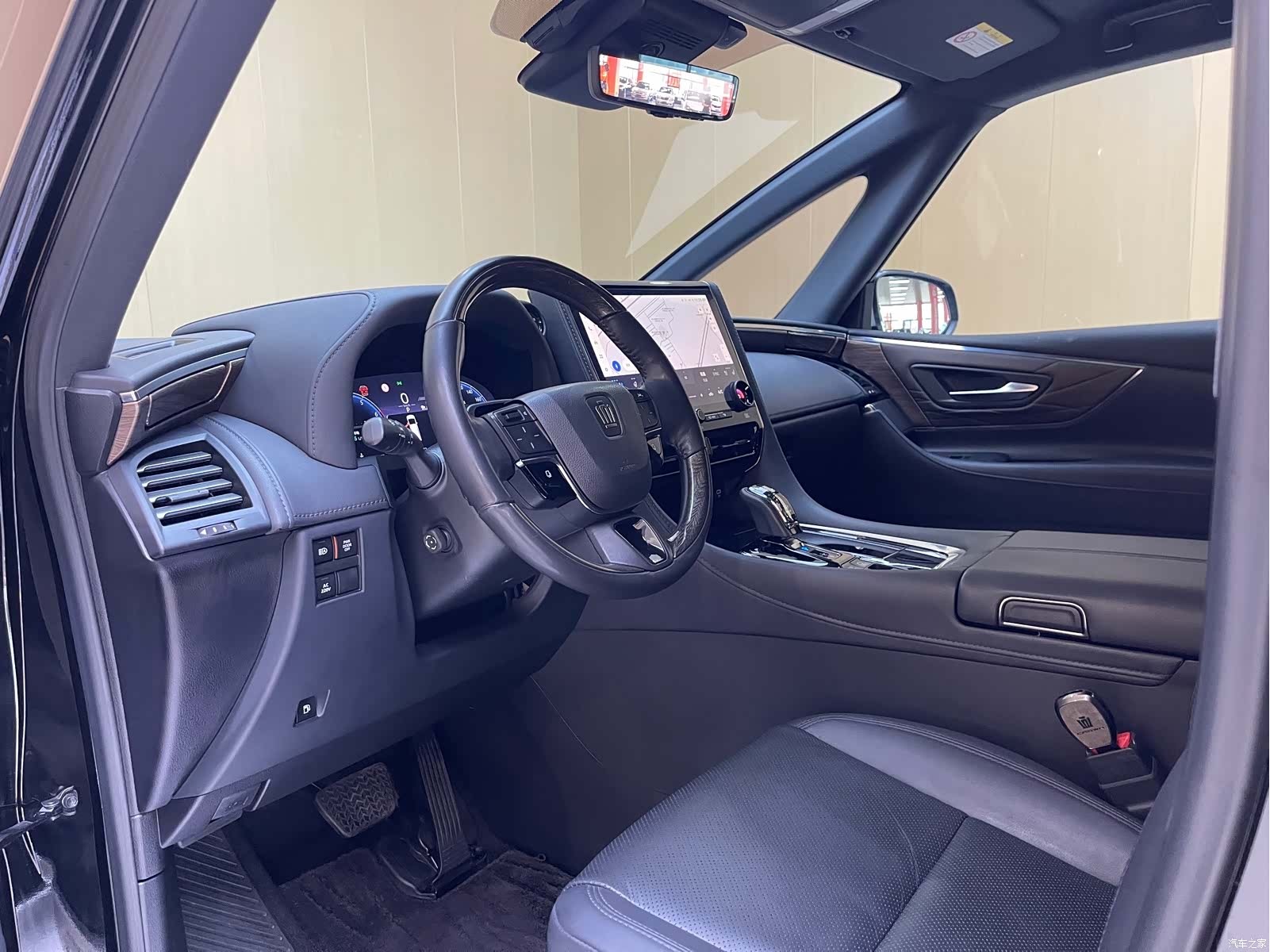 Toyota Vellfire, 2024 10