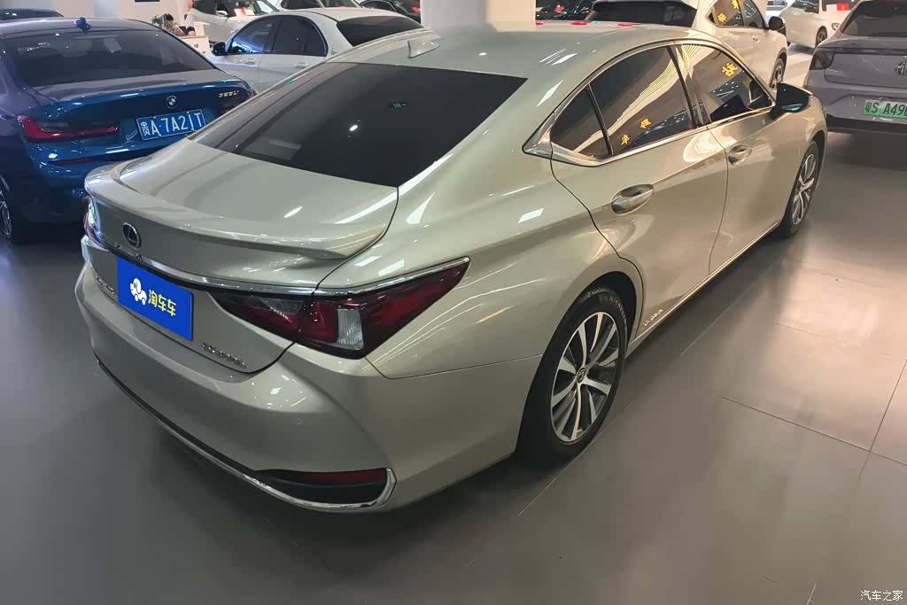 Lexus ES, 2019 3