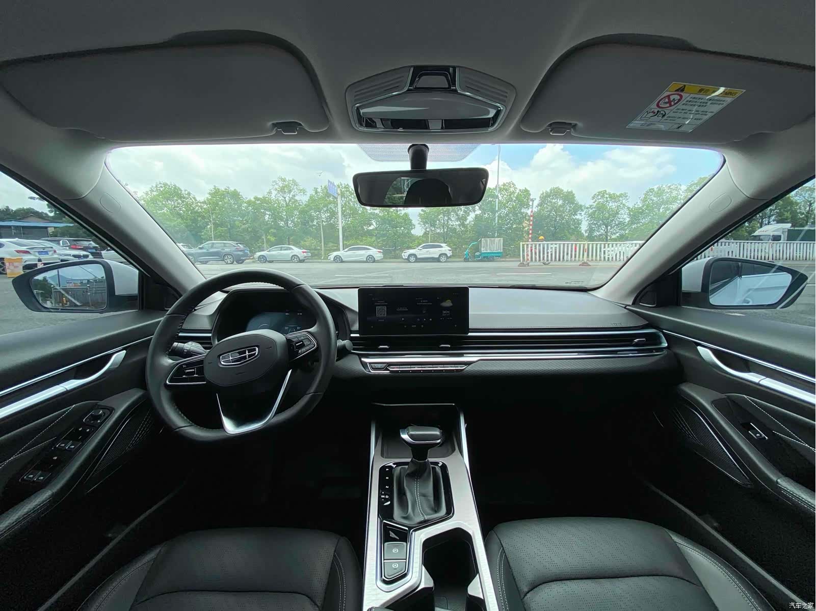 Geely Emgrand, 2022 все фото