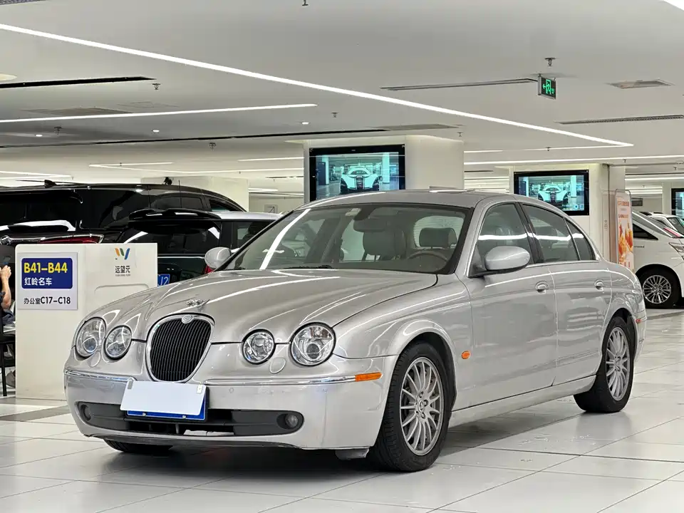 Jaguar S-TYPE