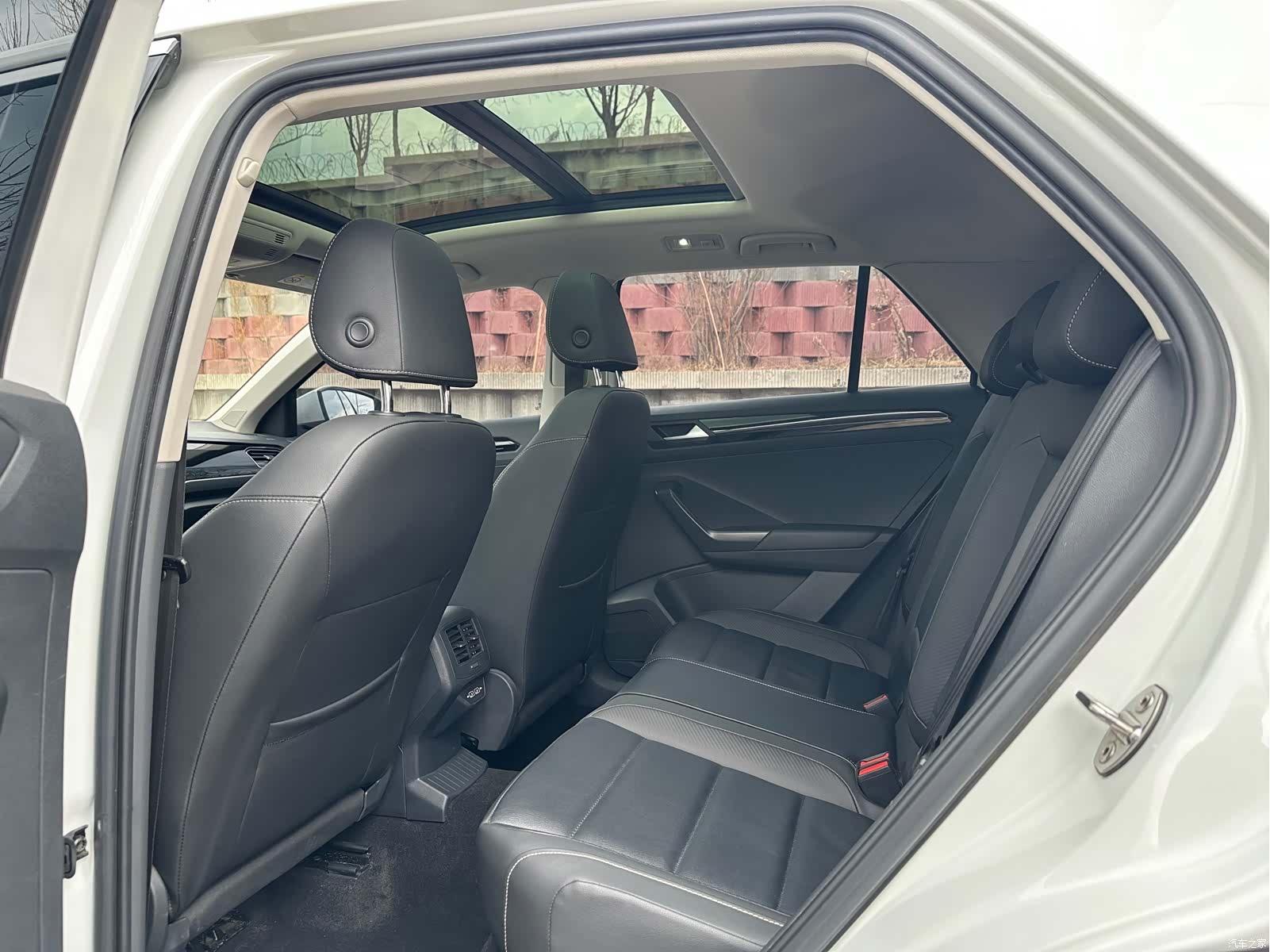 Volkswagen T-ROC, 2022 все фото
