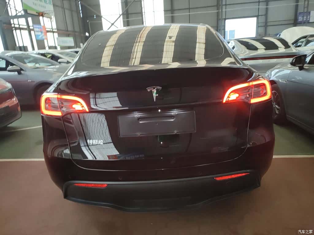 Tesla Model Y, 2021 4