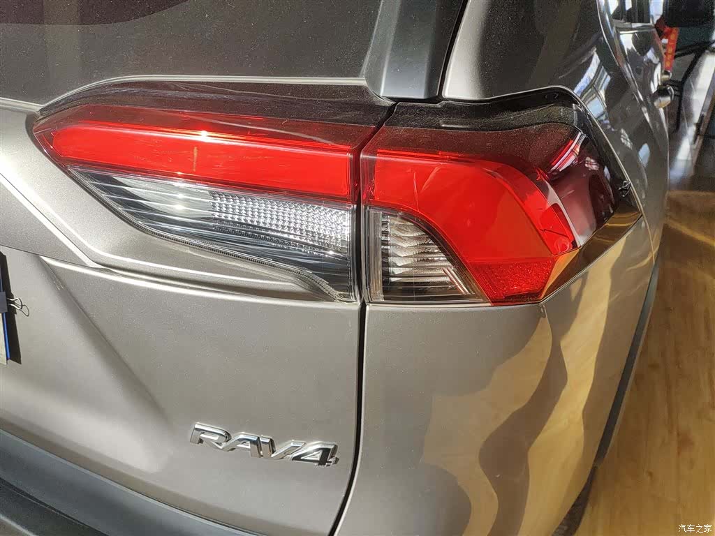 Toyota RAV4, 2023 8