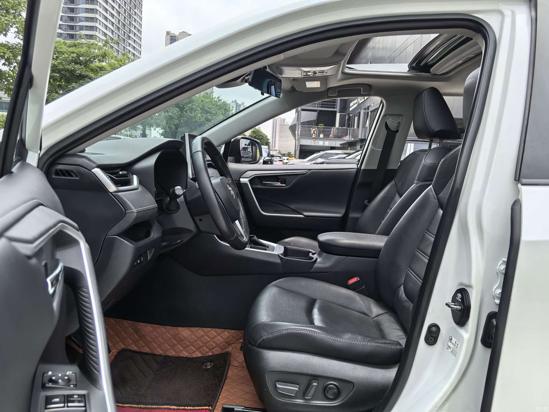 Toyota RAV4, 2021 10