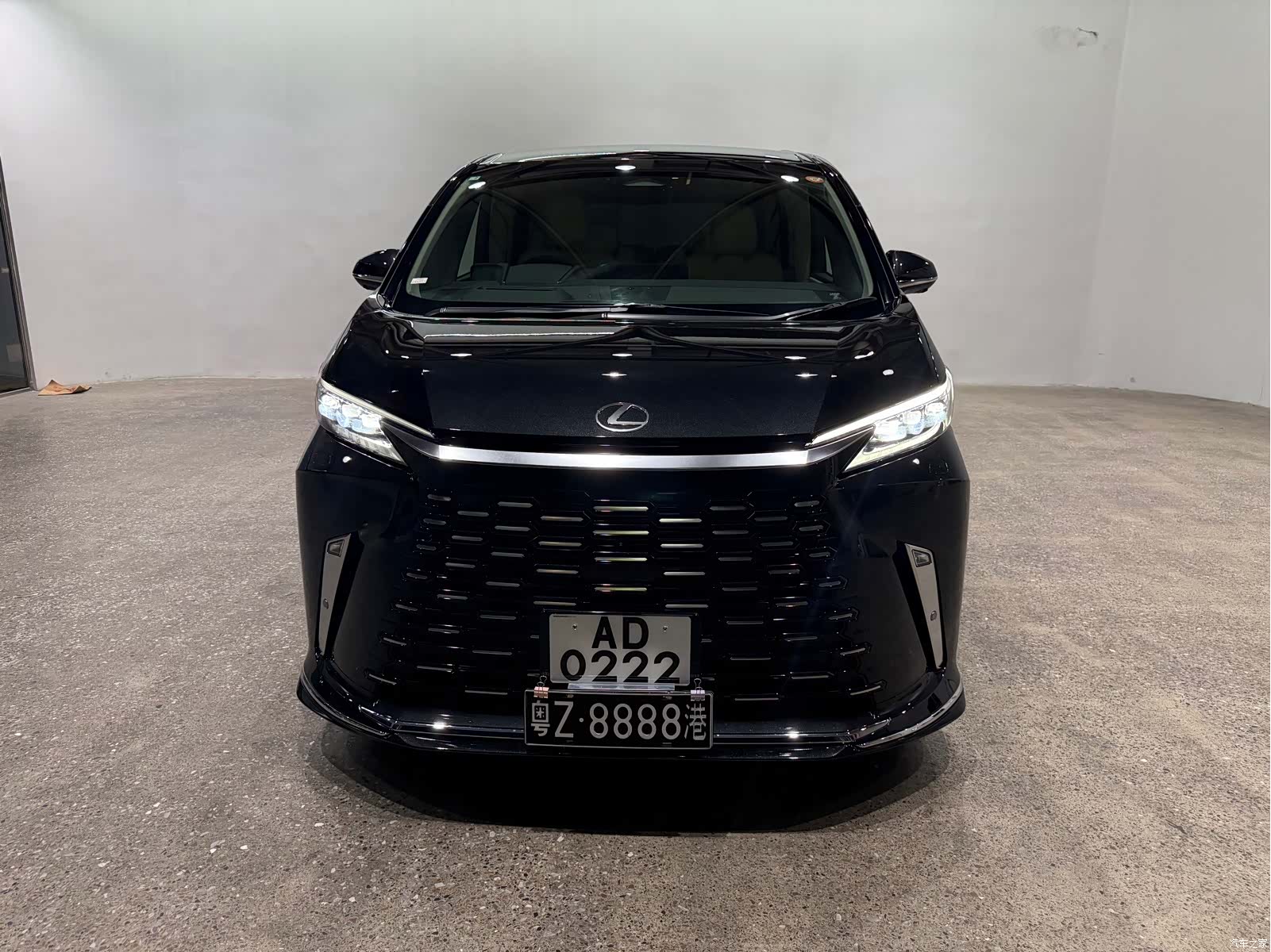 Lexus LM, 2026 2