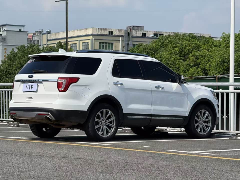 Ford Explorer Ford Explorer