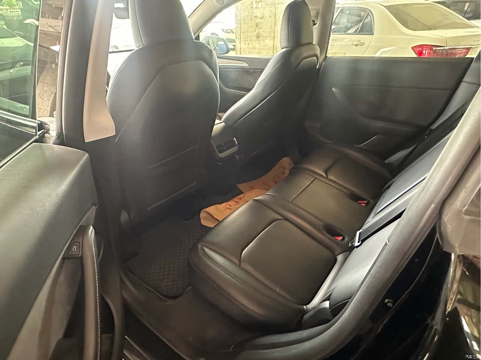 Tesla Model Y, 2024 6