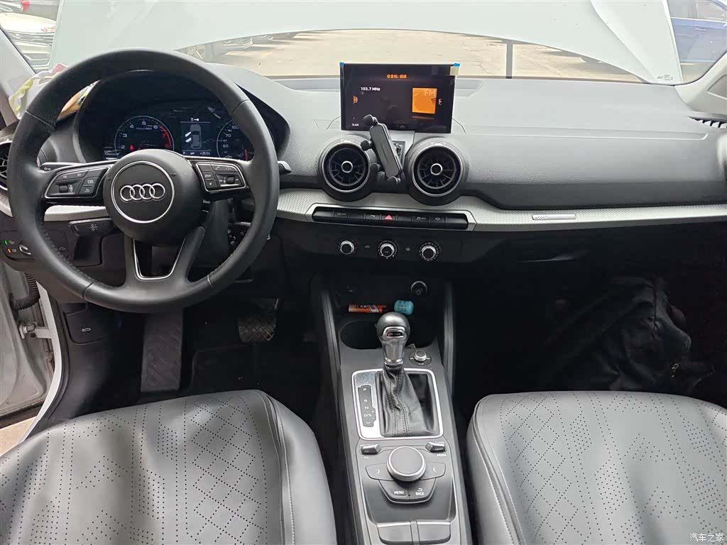 Audi Q2L, 2021 10