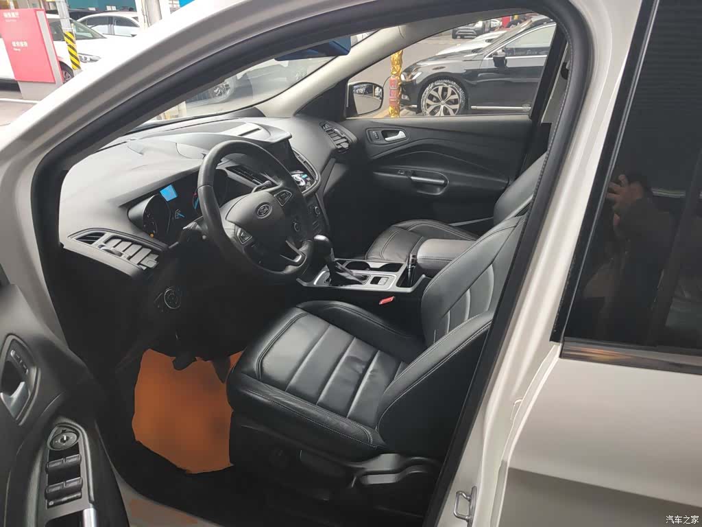Ford Kuga, 2017 11