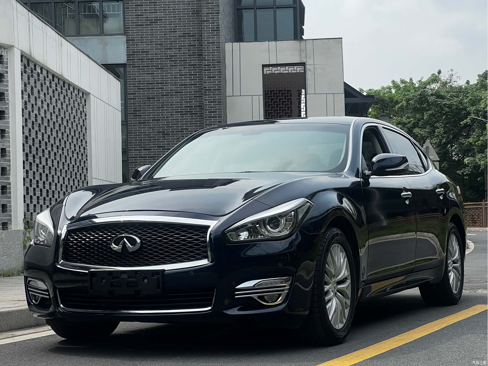 Infiniti Q70