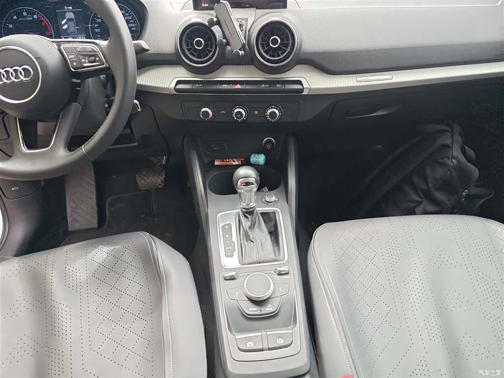 Audi Q2L, 2021 14