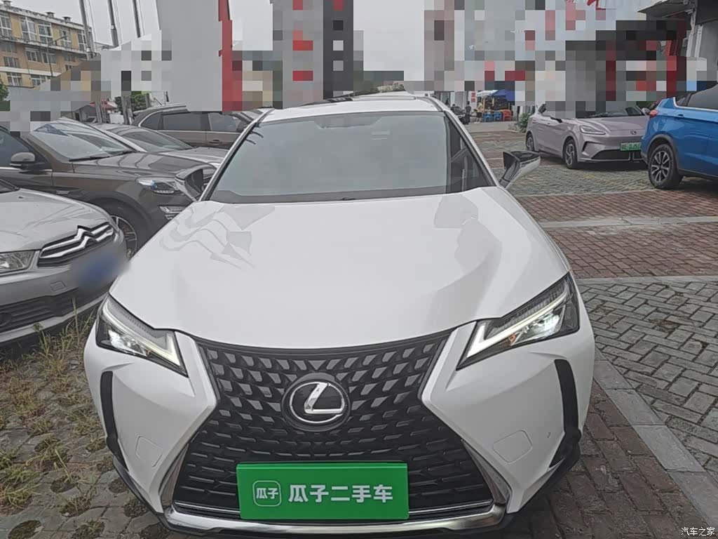 Lexus UX, 2020 3