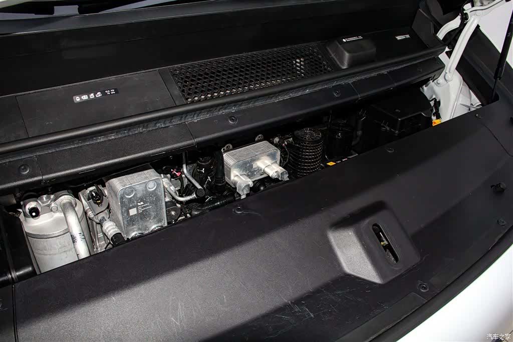 Li Auto MEGA, 2025 12