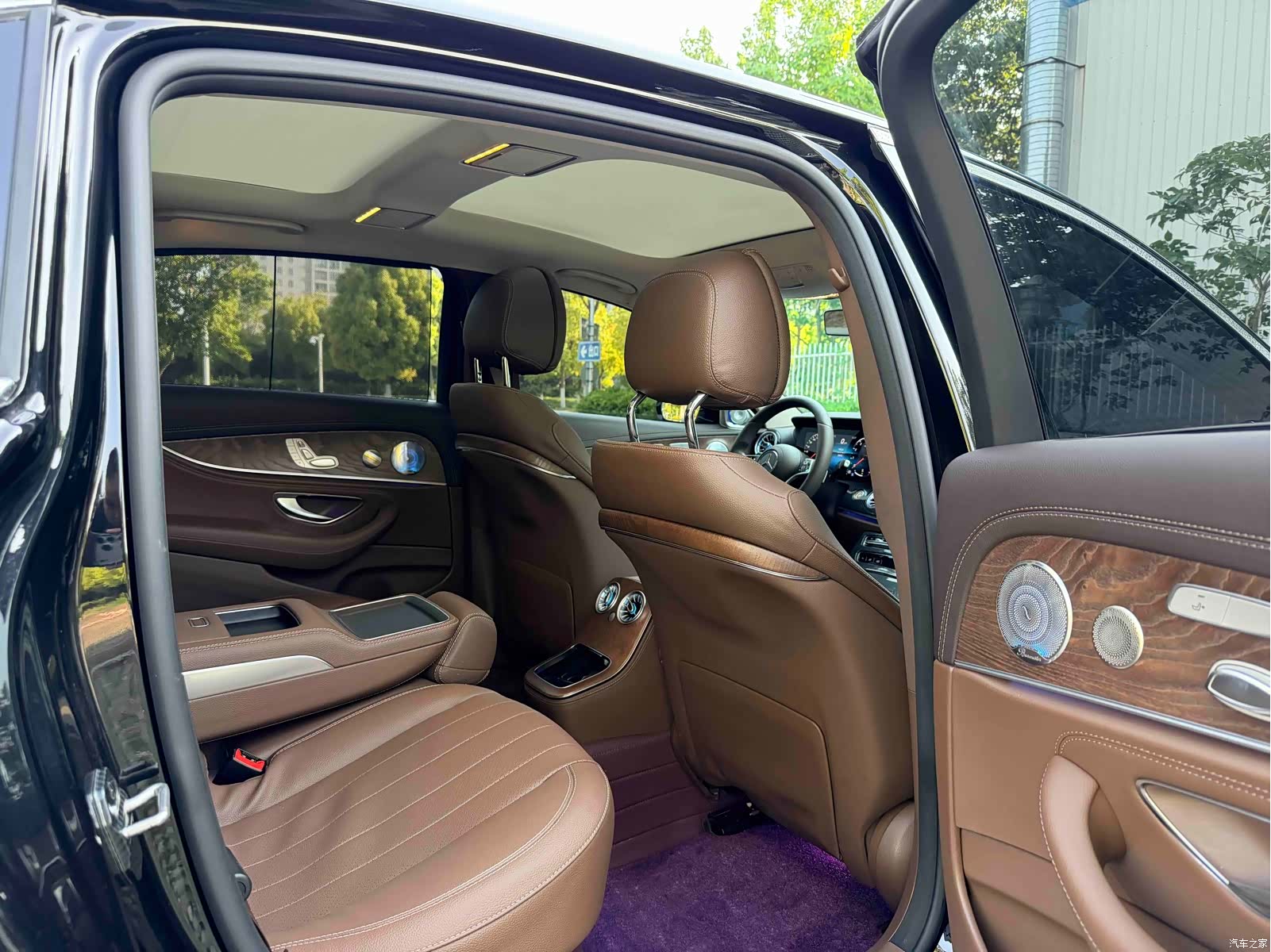 Mercedes-Benz E-Class, 2023 12