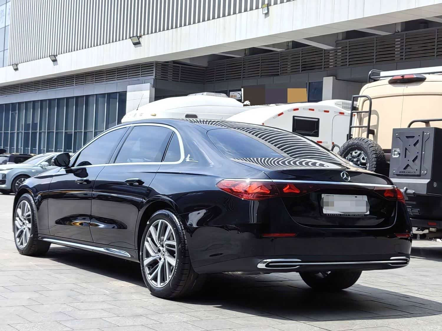 Mercedes-Benz E-Class, 2024 11