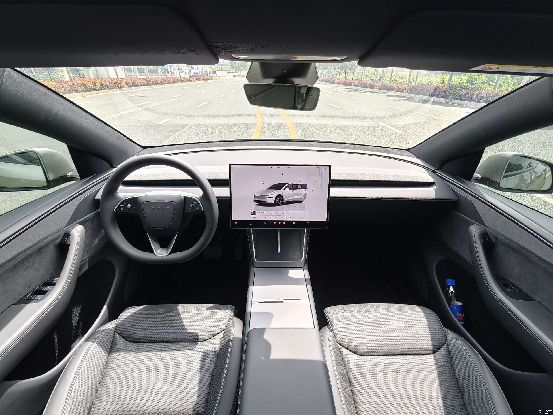 Tesla Model Y, 2025 13
