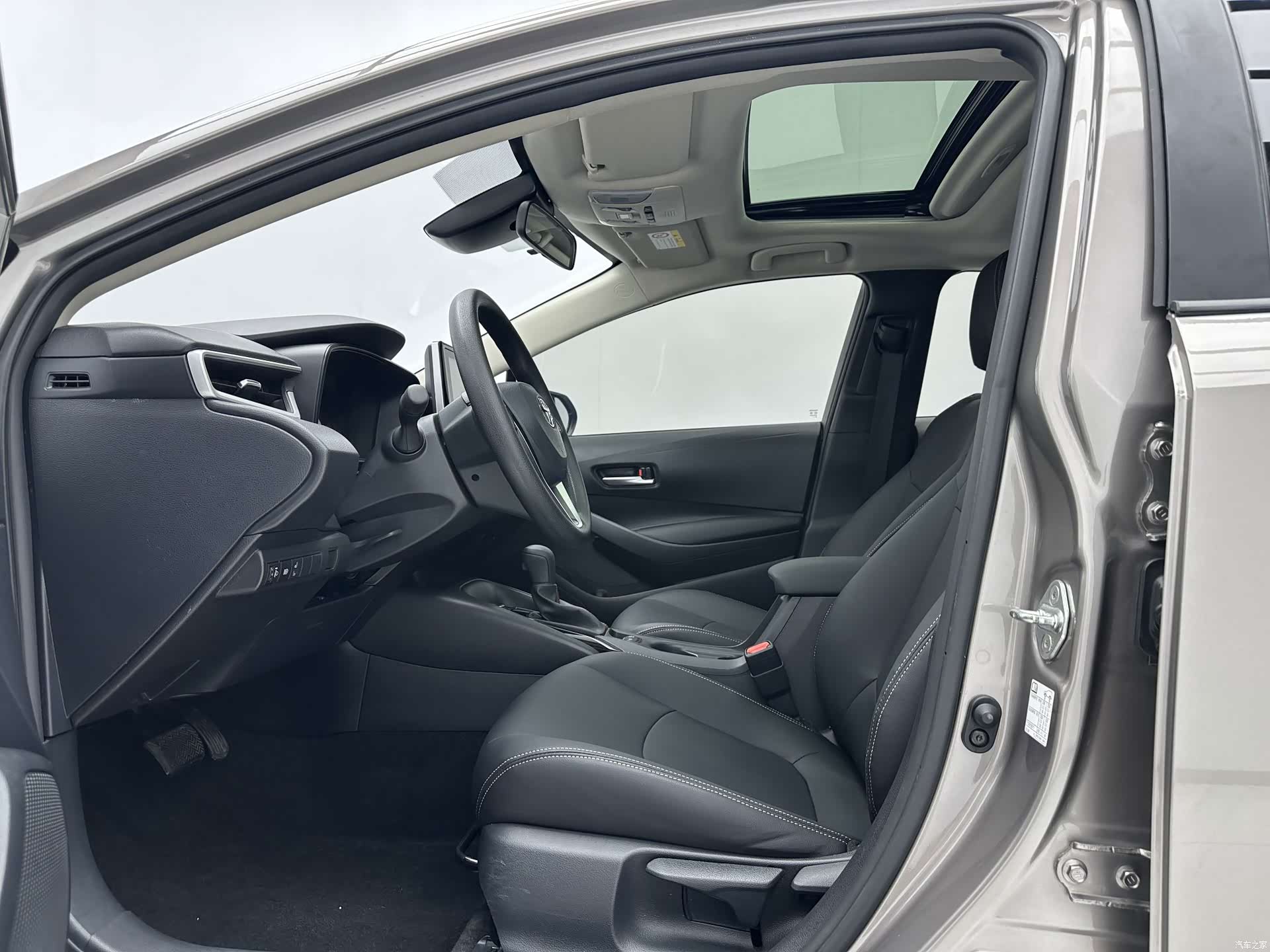 Toyota Corolla, 2022 все фото