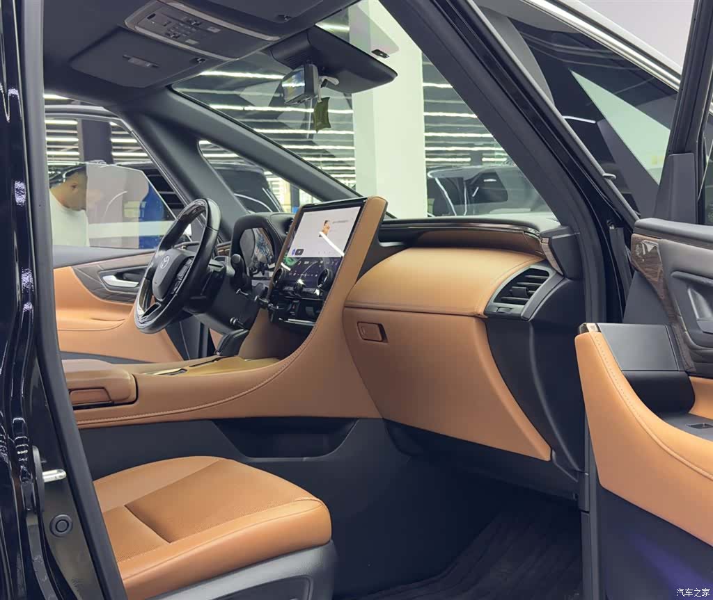 Toyota Alphard, 2023 8